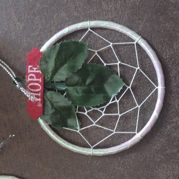 5 ornaments altogether: peace, hope, +2 dreamcatcher style and a snowman bell. - Picture 3 of 6